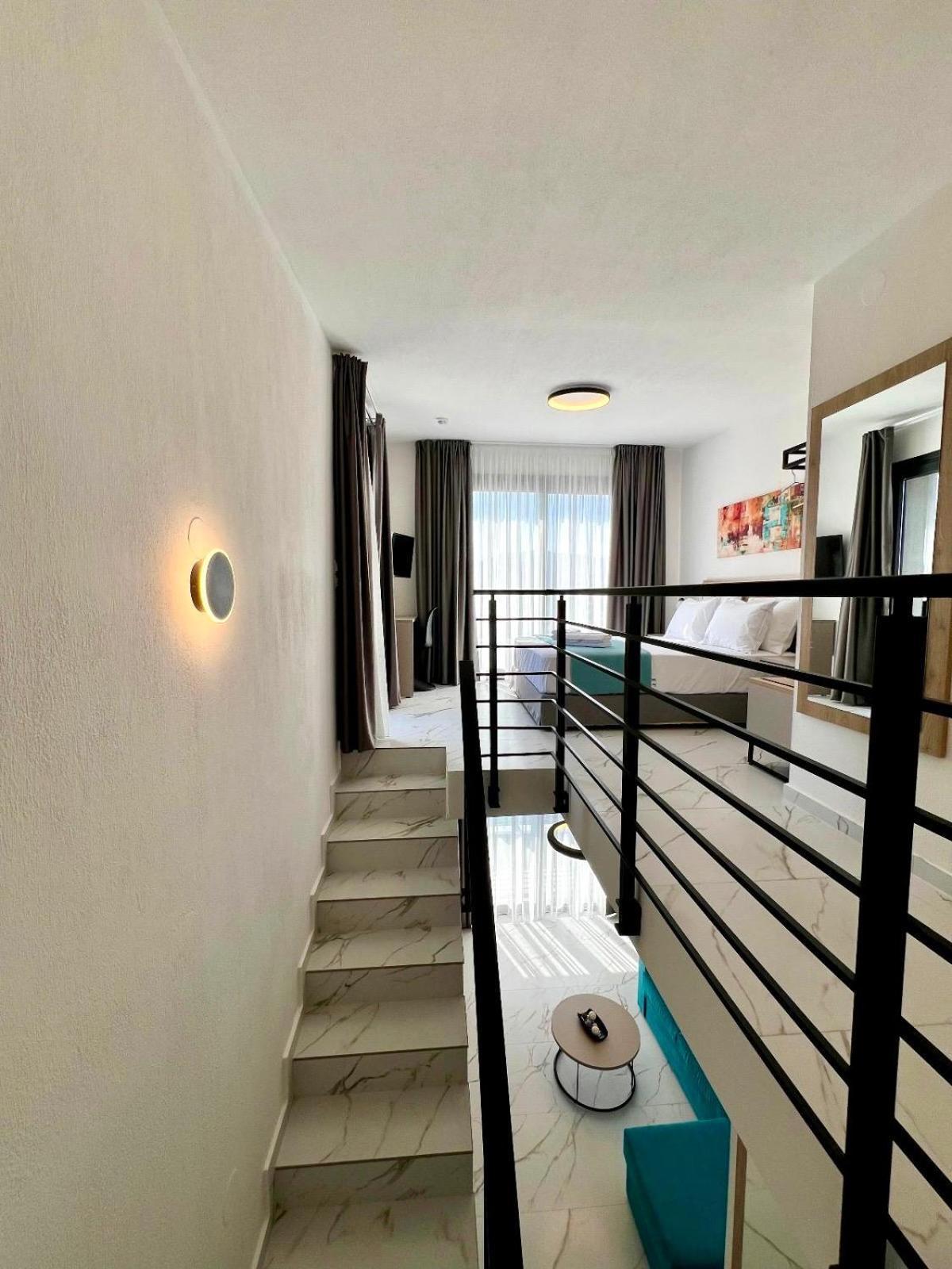 Four Shades Luxury Suites Sarti Exterior foto