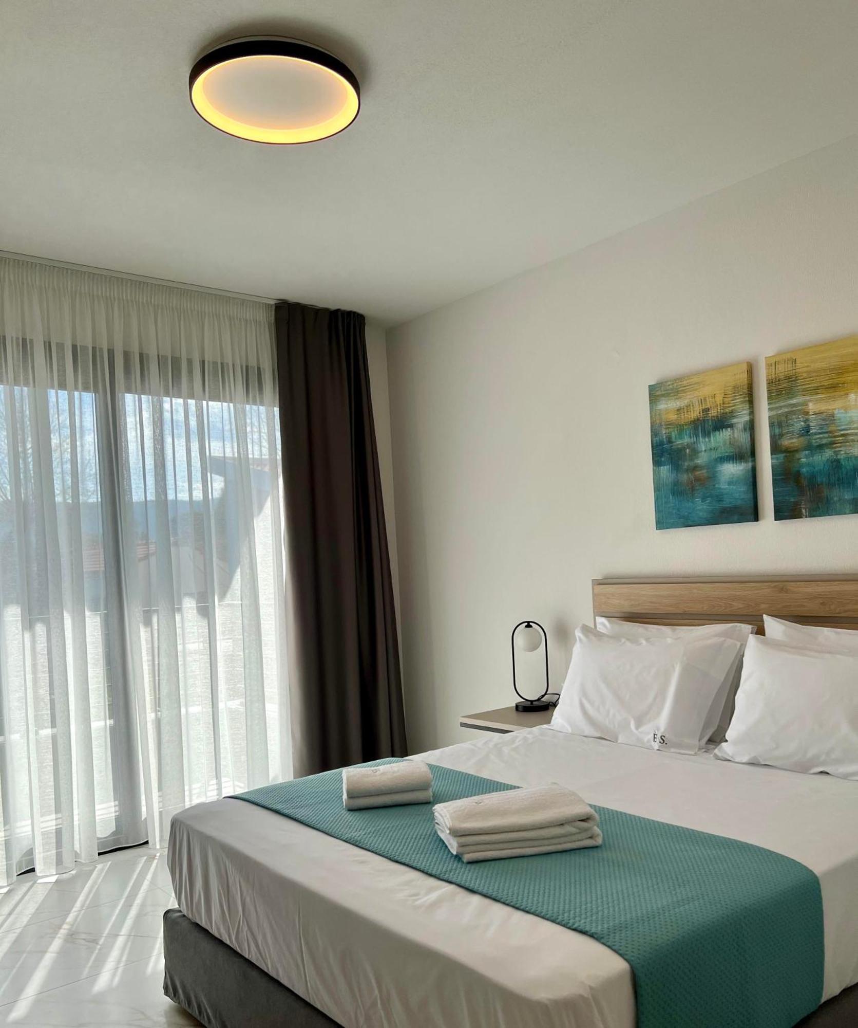 Four Shades Luxury Suites Sarti Exterior foto